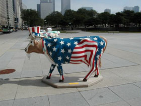 Vaca escultura pintada. T&iacute;tulo: TIO SAM. AUTOR: STAN SCZEPANSKI.